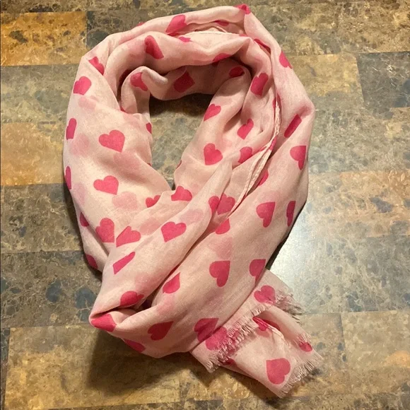 ❤️ Pink Heart Pattern Scarf - Picture 1 of 1